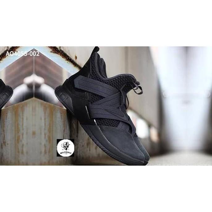 Best Seller Sepatu Basket Nike Lebron Soldier 12 Triple Black Premium