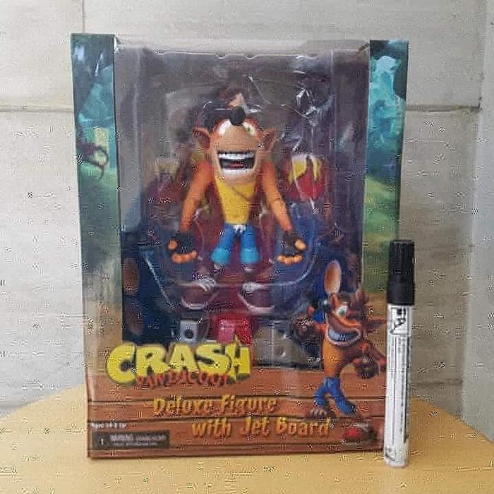 Gambar mainan action crash bandicoot deluxe figure with jet board ting dari Mainan Toys Action Figure undefined Tokopedia