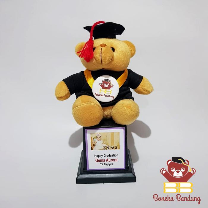 Gambar piala boneka wisuda v1 - Cokelat dari Bonekabandung_NEW undefined Tokopedia