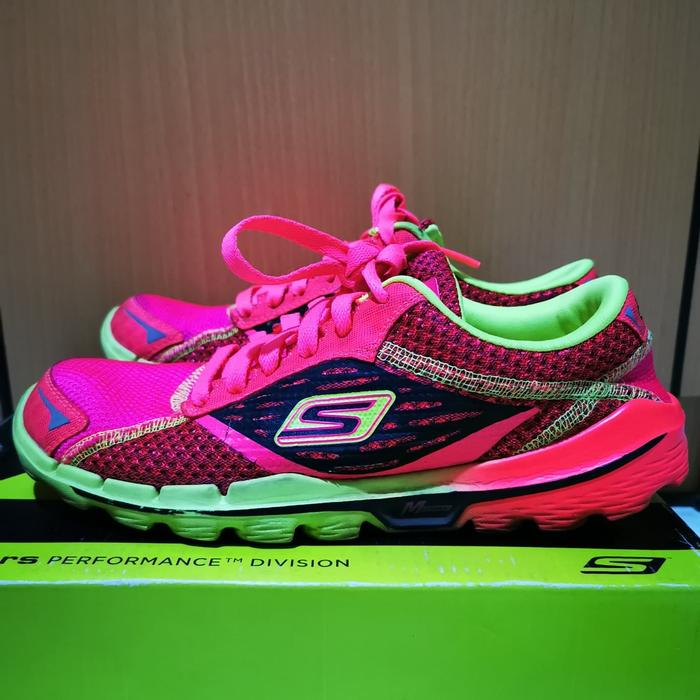 Gambar sepatu skechers go run 2.0 bunglon dari Nups shop undefined Tokopedia