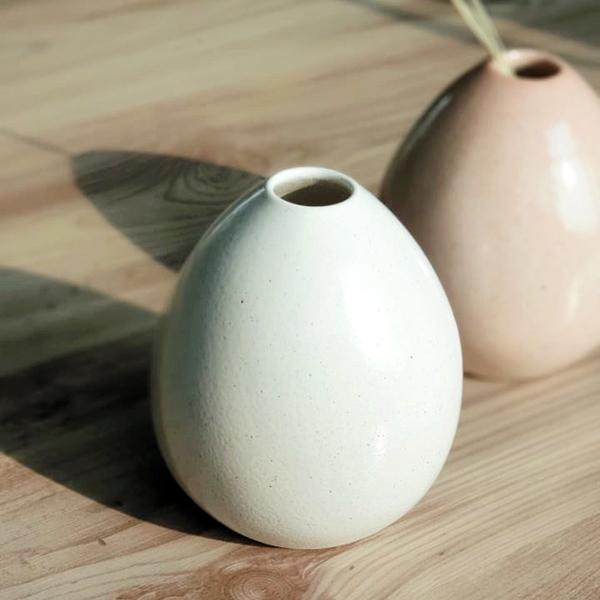 Gambar CARRA Egg Ceramic Vase - D 11 x 12 cm - White dari CARRA Home & Living undefined Tokopedia