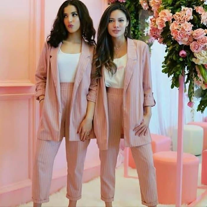 Jual 1 set Blazer Stradivarius pink stripe Original - Merah Muda, M -  Jakarta Barat - Federica Store | Tokopedia