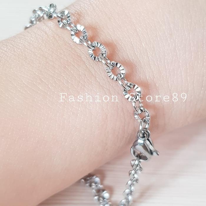 Gambar gelang simple emas titanium gold white Antikarat import gelang rantai - Putih dari Fashion store89 undefined Tokopedia