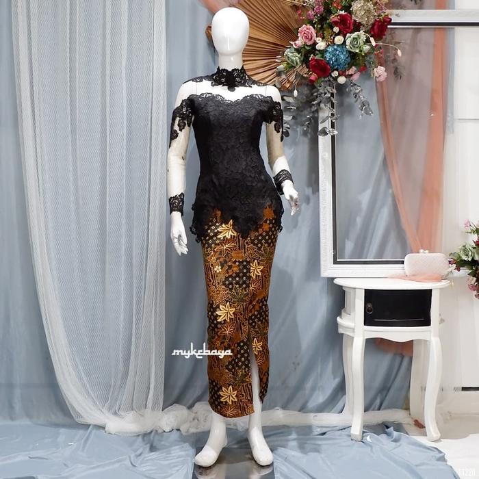 Gambar SETELAN KEBAYA SABRINA BROKAT KRAH SHANGHAI KEBAYA KONDANGAN MODERN - atasan kebaya dari SoloKebaya.Net undefined Tokopedia