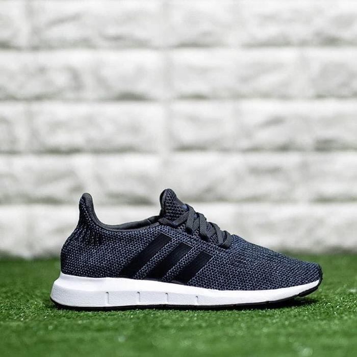 Sepatu Adidas Sneaker Adidas Swift Run Carbon Black Adidas Swift