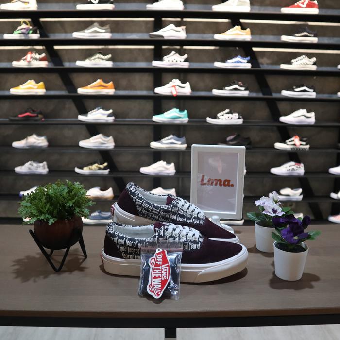 Gambar SEPATU VANS ERA FEAR OF GOD 95 RED PRINT dari sepatulimajkt undefined Tokopedia