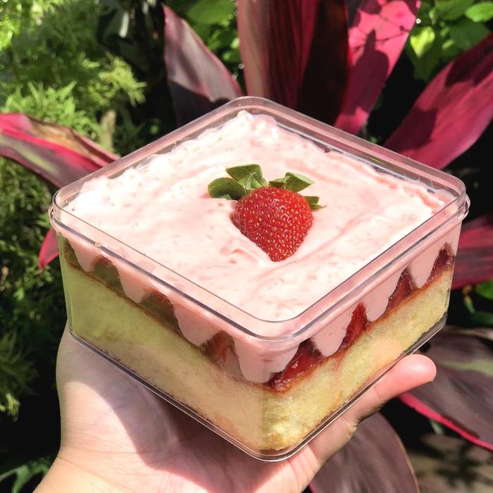 Jual Dessert Box Strawberry Manis Kota Tangerang Selatan Husky Box Pastry Tokopedia