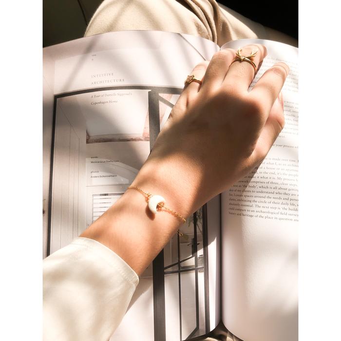 Gambar Moon 925 Sterling Silver Gold Plated Bracelet - White Pearl dari Kavas Jewels undefined Tokopedia