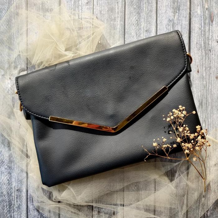 black hand clutch
