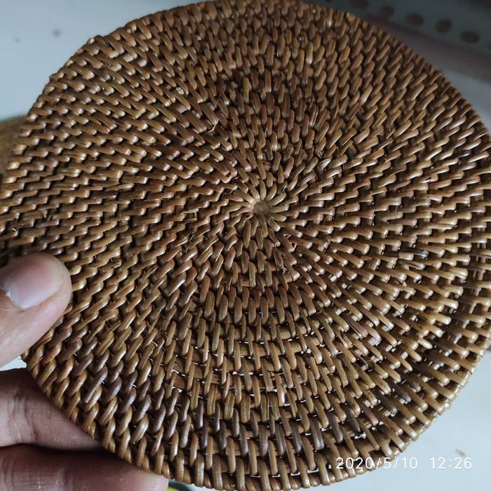 Gambar Placemat rotan full ate bulat diameter 15cm / coaster rotan dari Kalyana Bali Craft undefined Tokopedia