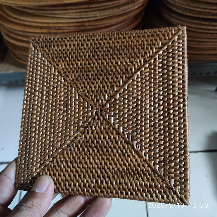 Gambar placemat rotan / anyaman rotan/ tatakan piring/ kotak 15cm full ate dari Kalyana Bali Craft undefined Tokopedia