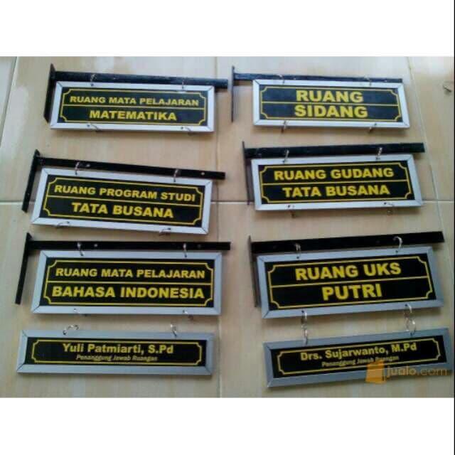 Jual Sign Board Gambar Papan Gantung Kelas Nama Ruangan Akrilik Kota Surabaya Piramida Advertising Tokopedia