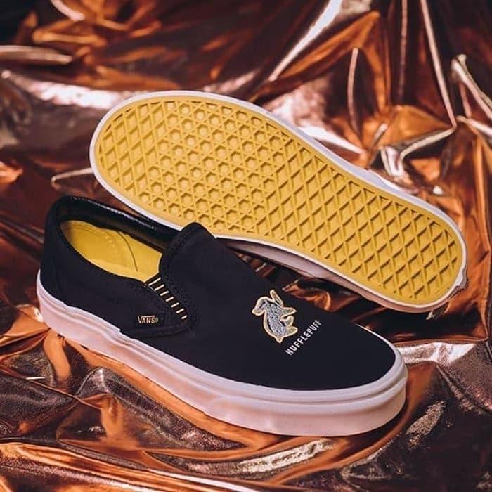 Vans slip on store harry potter hufflepuff