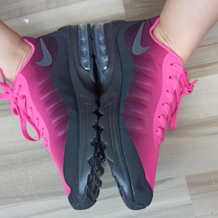 nike air max invigor pink and black