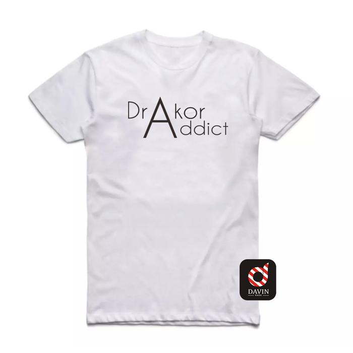 Gambar Kaos Distro / Kaos Pria Kata2 DRAKOR ADDICT (4 Warna) (S,M,L,XL,XXL) Casual Cewek - Putih, S dari Kaos Davin undefined Tokopedia