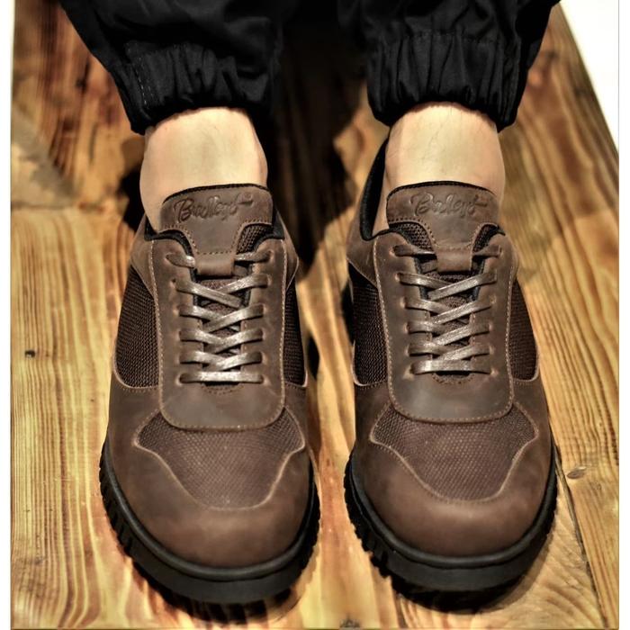 Sneaker hot sale kulit lokal