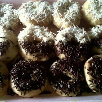 Gambar Donat 3 varian rasa Kukus Gula Merah ready - Keju Coklat dari Restokopi undefined Tokopedia