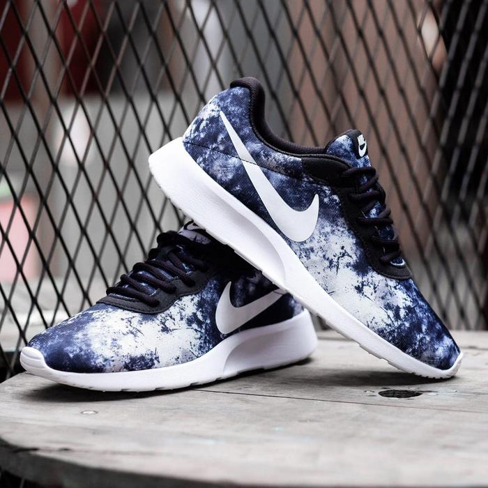 Nike sale tanjun print