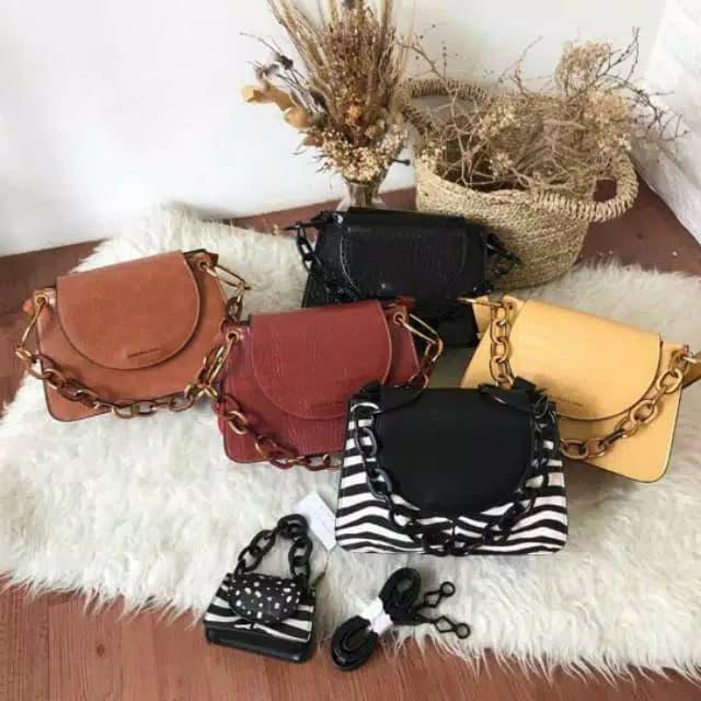 Gambar Original Charles and Keith CK Shoulder Bag - Tas Pundak Tas Selempang - Cokelat dari Utsukushii no Mise undefined Tokopedia