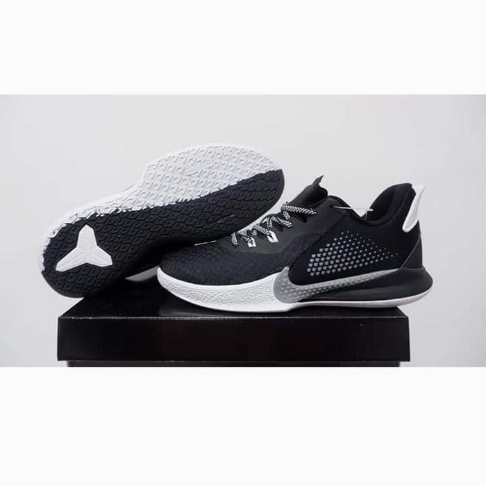 Jual sepatu murah sepatu basket kobe mamba fury low black white