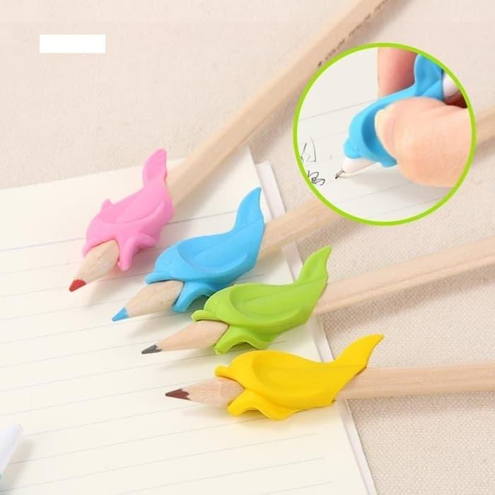 Gambar Dolphin Pencil Helper Pencil Holder Pencil Grip Silicone Rubber Pensil - Hijau dari viralshop87 undefined Tokopedia