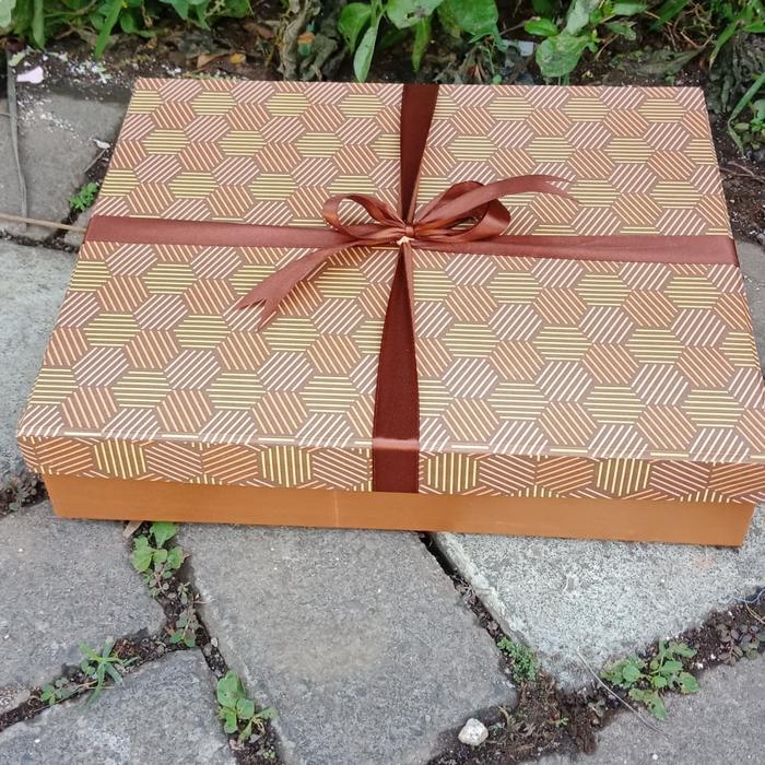 Gambar Kotak Kado 30x25x6cm - Cokelat dari kadokotak anugrah jaya undefined Tokopedia