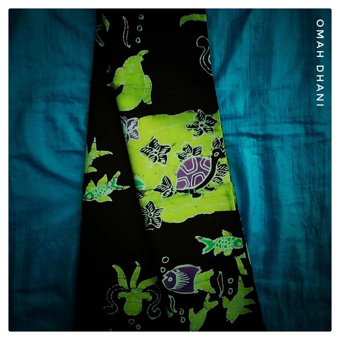 Gambar Kain Batik Tulis Motif Ikan Series 3 - Hitam dari Omah Dhani undefined Tokopedia