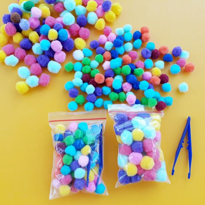 Gambar Mainan edukasi montessori pompom 2 cm dan 2.5 cm - 2 cm dari IONA Shop Srby undefined Tokopedia