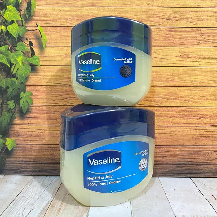 Gambar Vaseline Petroleum Repairing Jelly - 50ml dari Sinar Asia Cosmetics Kranji undefined Tokopedia