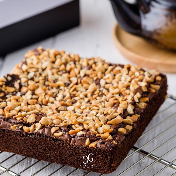 Jual Cashew Brownies Panggang (kacang mente) - Kota Medan - 96 Bakery | Tokopedia