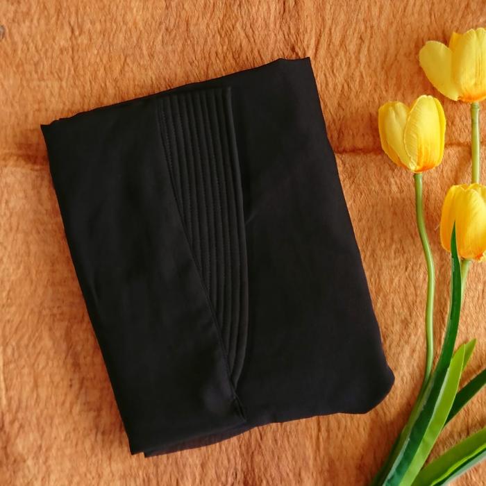 Gambar Jilbab Khimar Ceruty 2 Layer Kerut Samping Aktif/Jilbab Ceruty 2 Layer - Hitam dari Arimbi Jilbab undefined Tokopedia