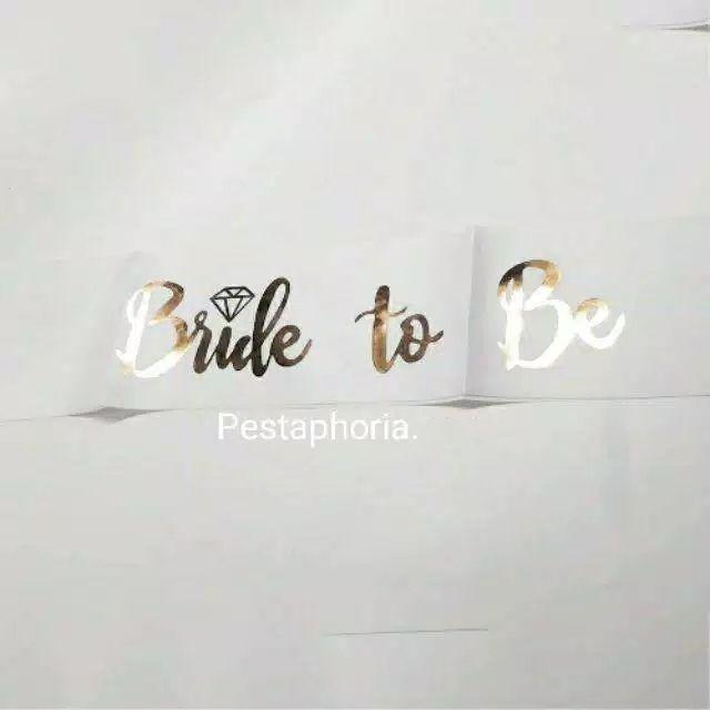 Gambar Selempang/Sash Aksesoris Bridal Shower/Bride To Be Print Gold Metalik - Putih PrintGold dari Pestaphoria undefined Tokopedia