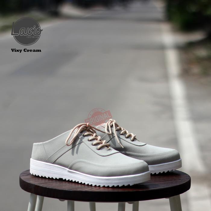 Gambar Sepatu Sneaker Wanita Slip On Sendal Original Casual Lavio Vixy - Cream, 36 dari LA Supply undefined Tokopedia