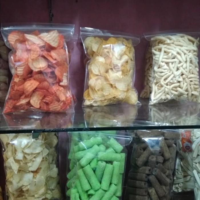 Gambar Cemilan makanan ringan keripik kentan fresh 200-300gr - Wf bogor - momogi coklat dari almaira store1_NEW undefined Tokopedia