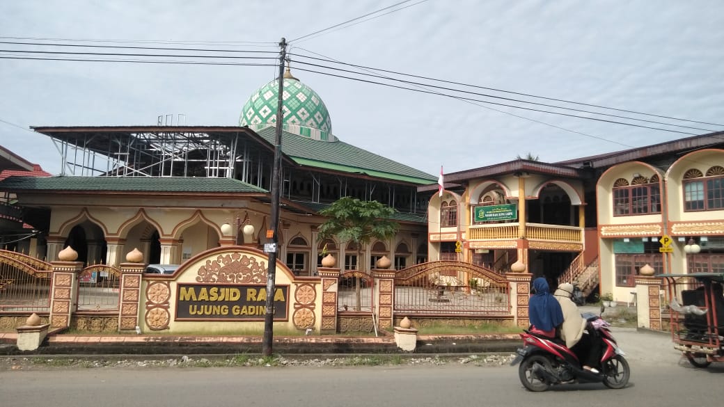 Masjid RAYA UJUNG GADING
